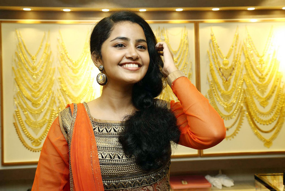 Anupama Parameswaran A Aa Heroine Photos